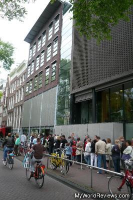 Lineup at the entrance
