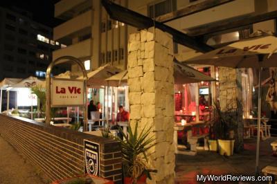 La Vie Cafe & Bar