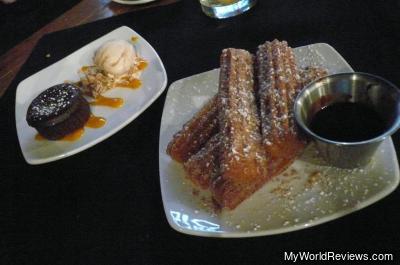 Churros con Chocolate Sauce