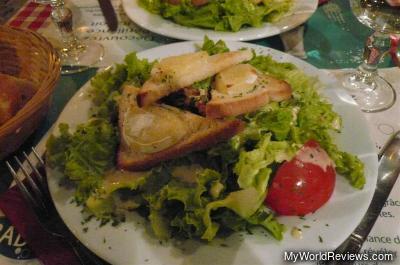 Hot goat cheese salad with toast