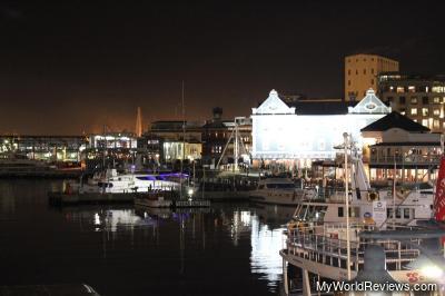 Some piers at the V&A Waterfront at night