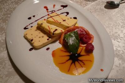 Tris di semifreddi su salsa di mango e frutti di bosco